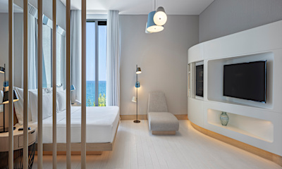 King Deluxe Room with Partial Sea View	